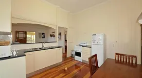 BILLY'S BEACH HOUSE, ELLIOTT HEADS - Image 3