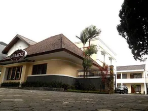yaemal frances hotel - Image 2