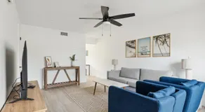 Amazing 2 Bedroom Townhouse near beach - Image 2