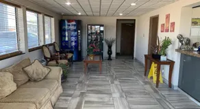 Econo Inn - Image 3