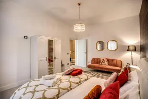 AwesHomeItaly - White Mirrors Apartment - Image 2