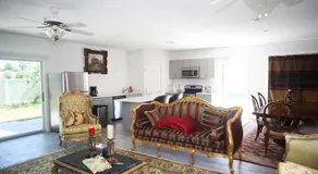 A beautiful queen bedroom - Image 2