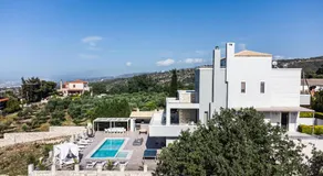 Free Breakfast at Oak Luxury villa with heated pool, Playground and Pool table - Image 5
