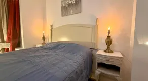 Spacious Double Room with own Sink - Image 4