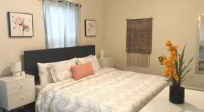 * Posh Place * King Bed * Long Term Stays * - Image 2