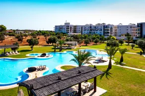 Glorious Sea-View, 1 Bedroom Holiday Home - Image 3