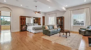 Sky Suite at 300 Drayton - Image 2