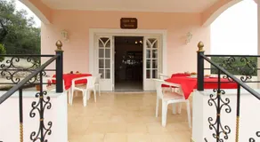 Frankis Apartments Agios Spyridonas Perithia - Image 3