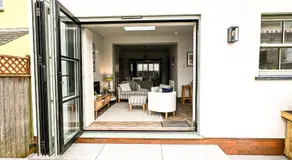 Hythe House - Image 4