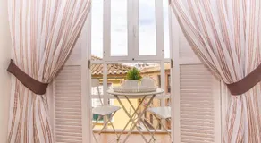 Exclusive Apartments Plaza Merced - Image 3