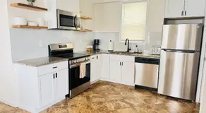 Spacious 3BR Near Boston Free Parking - Image 5