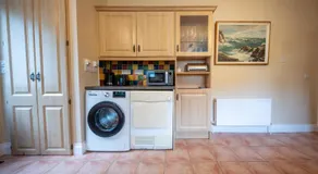 Stylish Chalet Oranmore Galway Sleeps 5 - Image 5