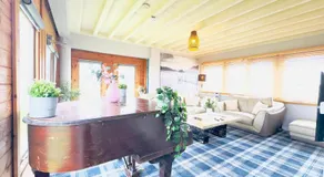 Top Floor Apartment with Castle Views - Image 3