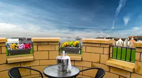 Penthouse at the Bay near Edinburgh - Image 4