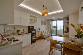 Komori House - Spacious Apartment with Kitchen & In-Unit Laundry - Image 2