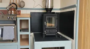 Toms Hut and Robins Rest Shepherd Huts near Wadebridge - Image 3