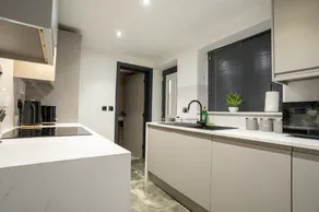 Rose House - Image 3