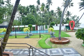 Lakeshore – 11BR Resort in Kochi by Homeyhuts - Image 2