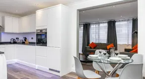 Inspiration by Olauda SA - 3 Bed House with Free Parking - Image 3