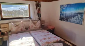Peaceful Mountain Retreat Simple and Spacious - Image 2