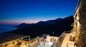 Mirthea Suites - Image 3