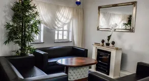 Bach Hotel - Image 3