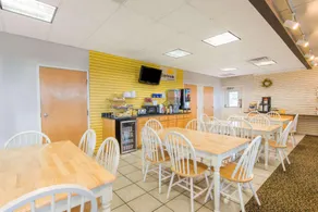 Days Inn by Wyndham Elizabethtown - Image 4