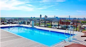 Grand 1BR with Rooftop Pool & Gym - Image 3
