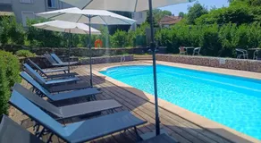 Chez Laurent et Sandrine - parking - jusqu'à 4 chambres - 6 couchages - possibilité de petit-déjeuner - possibilité spa privatif et piscine - Image 4