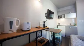 Le Petit Hector -studio cosy avec parking -Debourg - Image 2