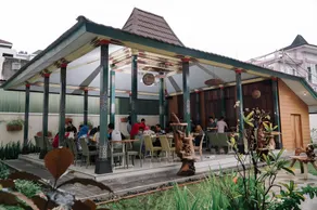 Summer Season Hotel - Image 3