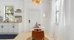 Bright Historic Home, Recently Renovated, Near Downtown, SCAD, & Starland Yard - Image 3