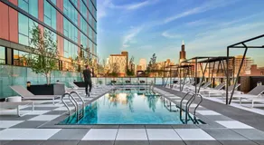 Fulbrix Bright Designer Apartments with West Loop Views - Image 4