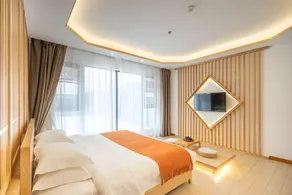 Floral Love of Furong Jincheng Hotel - Image 5