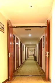 Super 8 Hotel Dingxi Railway Station Minzhu Street - Image 4