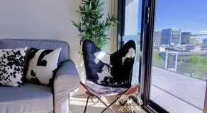 CBD High level City View 1BR Apt Free parking - Image 4
