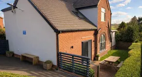 Peaceful Derbyshire Cottage with stunning views - Image 4