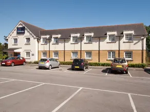 Travelodge Cardiff Airport - Image 5