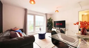 Modern Hatfield Apartment with Free Gated Parking - Image 2