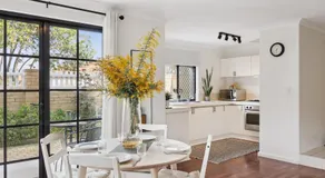 Spacious City Fringe 2 Bedroom with Courtyard - Image 5