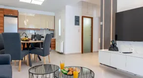 Glamorous Apartment near Centre - Image 2