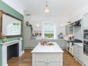 3 Berkeley Square Guesthouse - Image 2