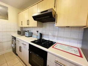 2-Bed Upper Flat Near Leven Station & Beach - Image 3