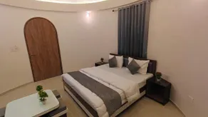 PALM VILLA - Image 1