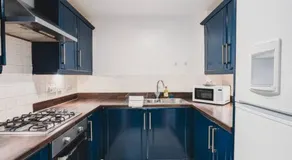 Modern 2-Bed Near Braehead - Image 5