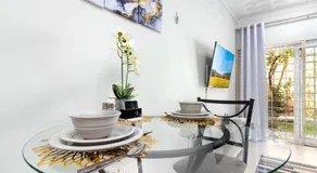 Cozy, upscale apartment centrally located in Kgn 6 - Image 4