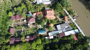 Brown House Resort - Image 2