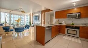City Views & Free Parking in Midtown Miami - Image 3