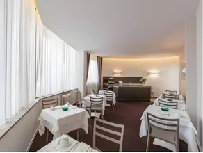 Hotel Delta - Image 5
