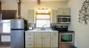 Country Bliss Cottage by Amish Country Lodging - Image 3